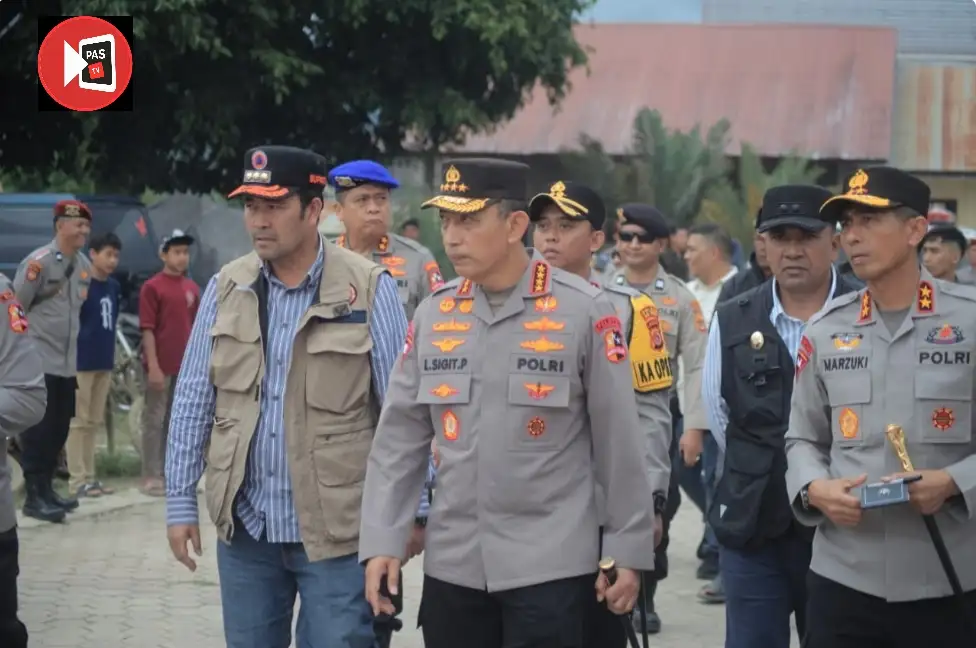 Kapolri tiba di Aceh Tengah dan langsung Tinjau Korban Banjir di Pengungsian