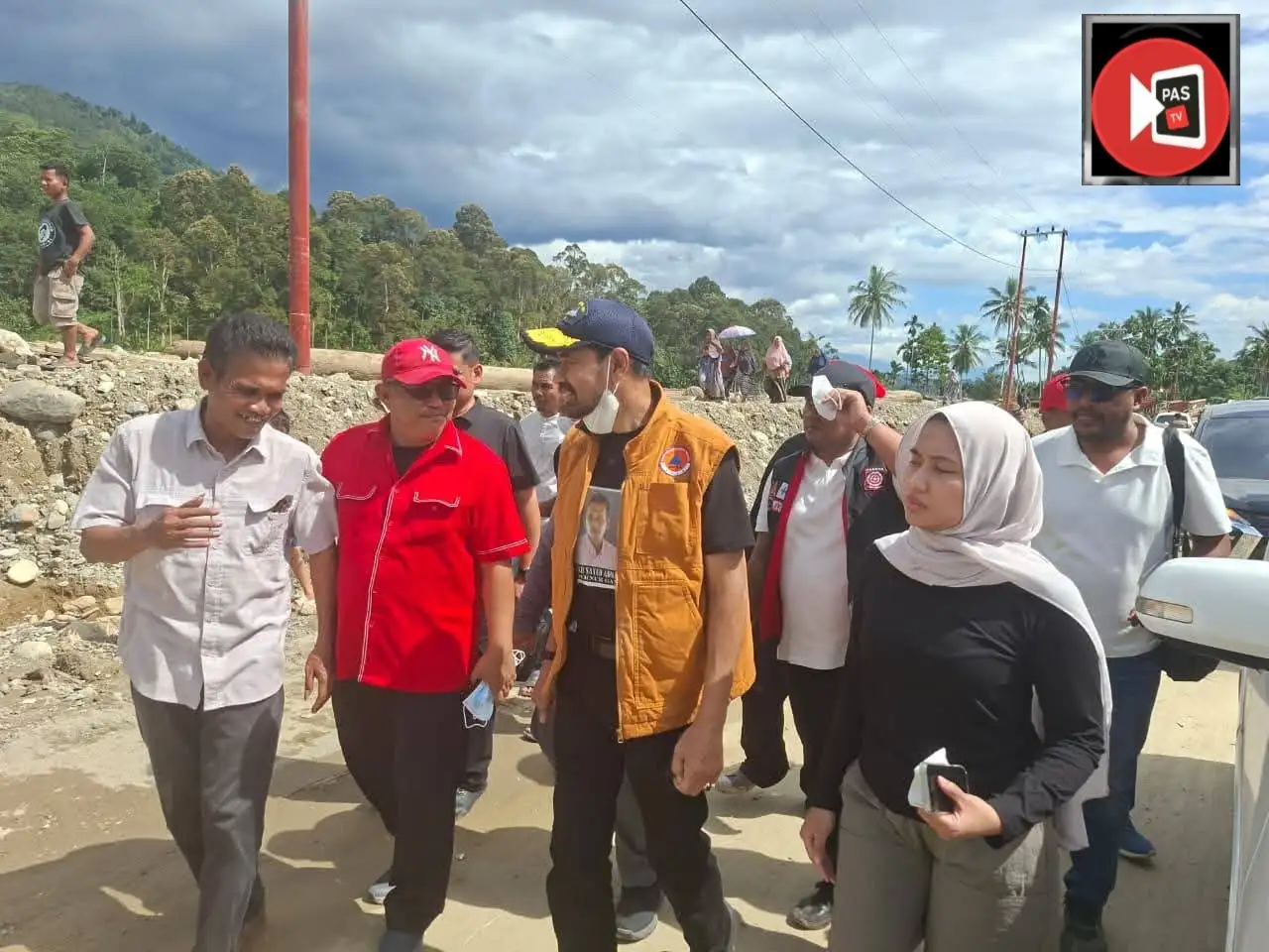Gubernur Aceh bersama Anggota DPRA Yahdi Hasan Peduli dan Bantu Langsung Korban Banjir di Aceh Tenggara 